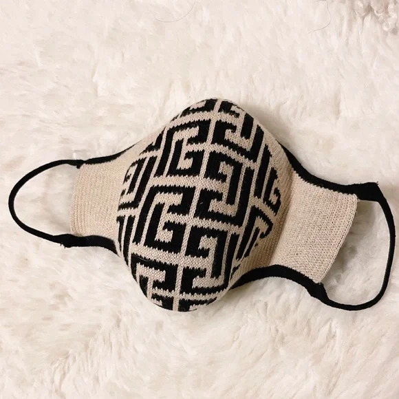Authentic Balmain Cream & Black Knit Stretchy Greek Key Winter Face Mask - Picture 5 of 8